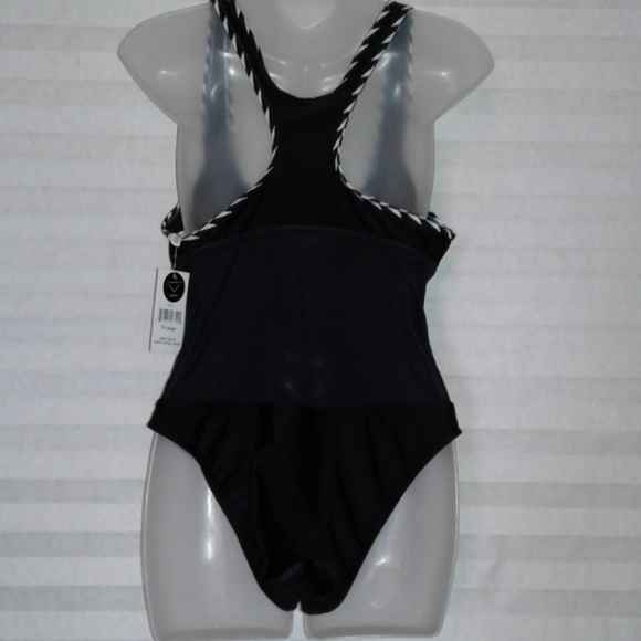 Pursuit swimsuit - Picture 2 of 8